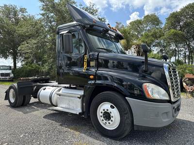 Freightliner Cascadia 125 Single Axle Day Cab Truck - Detroit 410HP, 10 Speed Manual