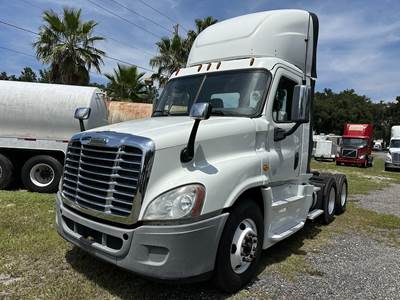 Freightliner Cascadia 125 Evolution Day Cab Truck - Detroit 455HP, 12 Speed Dt12 Amt