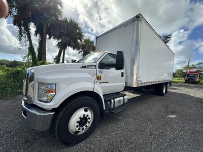 Ford F-750 26 ft Box Truck - 270HP, Automatic, Roll up Door, Liftgate