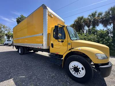 Freightliner M2 106 26 ft Box Truck - 220HP, 6 Speed Automatic, Roll up Door, Liftgate