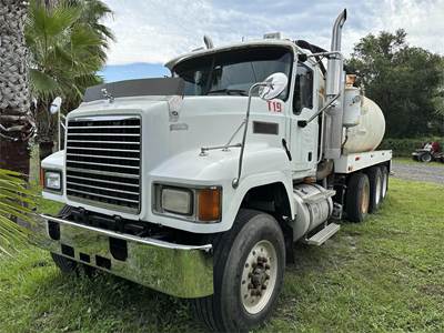 Mack CHN613 Water Truck - E7-427 427HP, 10 Speed Manual