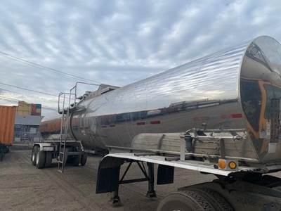 BULK Tandem Axle Chemical / Acid Tank Trailer - Air Ride