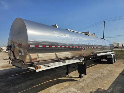 BULK Tri Axle Chemical / Acid Tank Trailer - Air Ride