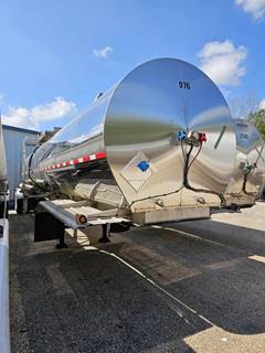 Brenner Tandem Axle Chemical / Acid Tank Trailer - Air Ride