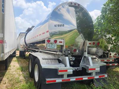 Polar Stainless Steel Chemical / Acid Tank Trailer - Air Ride