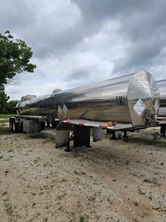 Polar Tandem Axle Chemical / Acid Tank Trailer - Spring
