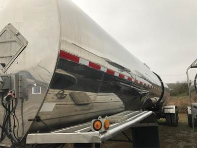 Polar Tandem Axle Chemical / Acid Tank Trailer - Air Ride