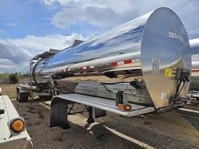 Polar 43ft Tandem Axle Chemical / Acid Tank Trailer - Air Ride