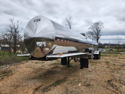 PAUL MUELLER COMPANY Tandem Axle Stainless Steel Food Grade Tanker Trailer - Air Ride, Fixed Axle