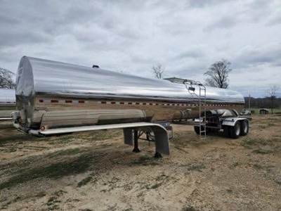 PAUL MUELLER COMPANY Tandem Axle Stainless Steel Food Grade Tanker Trailer - Air Ride, Fixed Axle