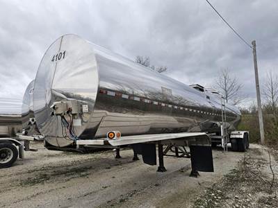 PAUL MUELLER COMPANY Tandem Axle Stainless Steel Food Grade Tanker Trailer - Air Ride, Fixed Axle