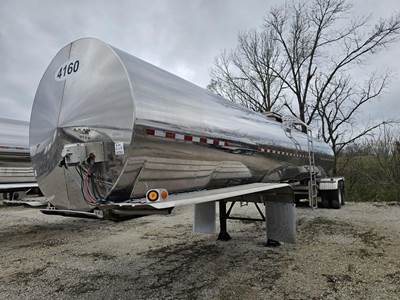 PAUL MUELLER COMPANY Tandem Axle Stainless Steel Food Grade Tanker Trailer - Air Ride, Fixed Axle