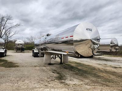 PAUL MUELLER COMPANY Tandem Axle Stainless Steel Food Grade Tanker Trailer - Air Ride, Fixed Axle