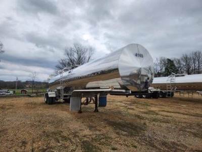 PAUL MUELLER COMPANY Tandem Axle Stainless Steel Food Grade Tanker Trailer - Air Ride, Fixed Axle