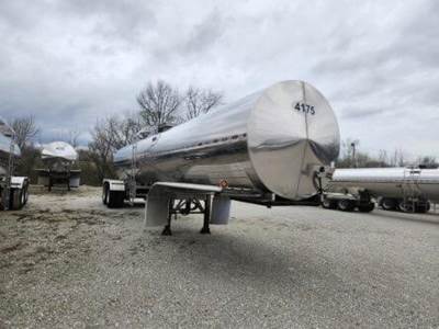 PAUL MUELLER COMPANY Tandem Axle Stainless Steel Food Grade Tanker Trailer - Air Ride, Fixed Axle