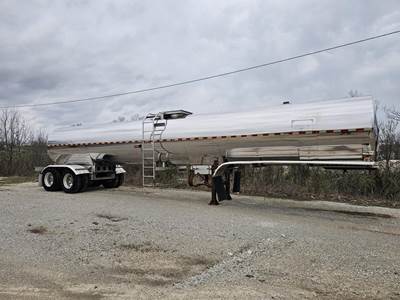 PAUL MUELLER COMPANY Tandem Axle Stainless Steel Food Grade Tanker Trailer - Air Ride, Fixed Axle