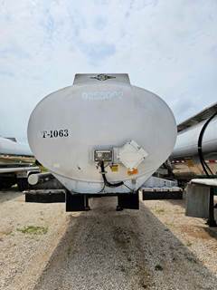 1992 Beall 9500 Gallon 4 Compartment Fuel Tanker Trailer