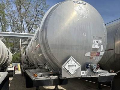 Brenner 9000 GAL FUEL TANKERS WITH PUMP - JET FUEL / DIESE Fuel Tanker Trailer