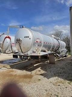 Heil 44ft Tandem Axle Fuel Tanker Trailer - Air Ride