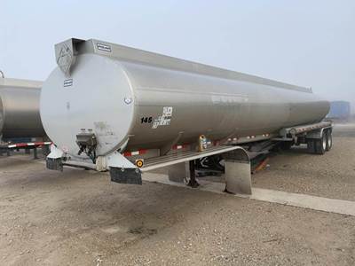 Polar 9,500 GALLON - 4-COMP FUEL Fuel Tanker Trailer