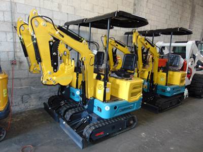 2025 DIG-MASTER DM100 MINI EXCAVATOR - 2,300 LBS - BACKFILL BLADE - TOOTH BUCKET AND THUMB - SIMPLE PILOT CONTROLS