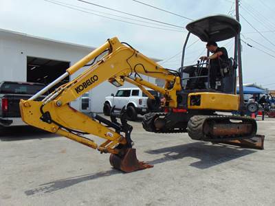 2018 KOBELCO SK-30SR MINI EXCAVATOR - 7,300 LB OPERATING WEIGHT - YANMAR DIESEL - BRAND NEW HYDRAULIC THUMB - ONLY 1,539 HOURS