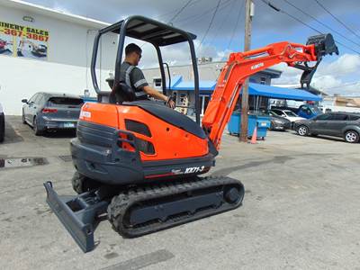 2020 KUBOTA KX071-3 MINI ( 6,500 POUNDS ) EXCAVATOR - WITH TOOTH BUCKET AND HYDRAULIC THUMB - ONLY 2,400 HOURS - LIKE NEW AND PERFECT