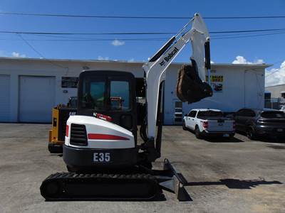 2013 BOBCAT E35 - M MINI EXCAVATOR - ENCLOSED AIR CONDITIONED CAB - KUBOTA PRE EMISSIONS DIESEL - ONLY 1,554 HOURS - 100% SERVICED AND JOB READY