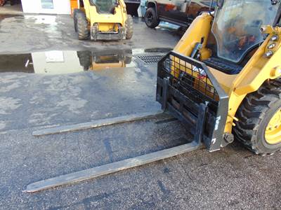 2026 SKID STEER PALLET FORKS  * 60" EXTRA LONG *  FITS  ALL YEARS UNIVERSAL SKID STEERS - FORKS AND ADJUSTABLE WIDTH CARRIAGE