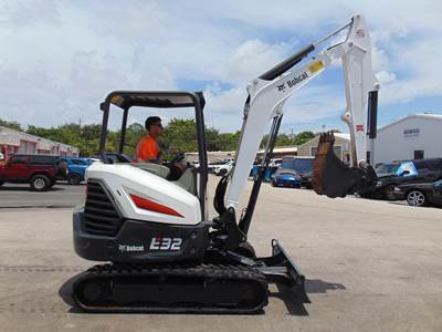 2020 BOBCAT E32i MINI EXCAVATOR - KUBOTA DIESEL - 7,200 POUNDS WEIGHT - 2 SPEED - BRAND NEW TRACKS TODAY - ONLY 1,342 HOURS