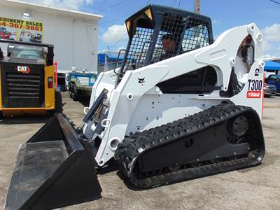 2009 BOBCAT T300 TURBO "KUBOTA V-3300" PRE EMISSIONS - ONLY 2,100 ORIGINAL VERIFIED 1 OWNER HOURS - SELECTABLE JOYSTICK CONTROLS - RARE FIND