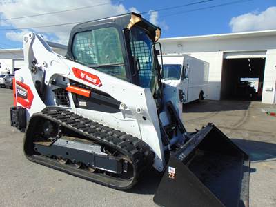 2017 BOBCAT T595 "HIGH FLOW" 74 HP TURBO 2 SPEED - JOYSTICKS - SUPER LOADED - HEAT AND A/C - COUNTERWEIGHTS - ONLY 1,710 HOURS