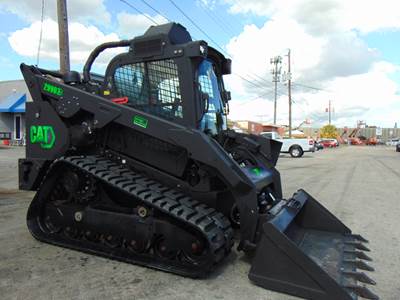 2022 CAT 299D3-XE SUPER HIGH FLOW "BLACK OPTICS" FORESTRY PKG - OVERHEAD COOLER - 45 GPM - 110 HP "DELETED EMISSIONS" - SUPER LOADED - 1,139 HOURS