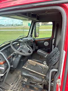 2006 Volvo VNL Cab