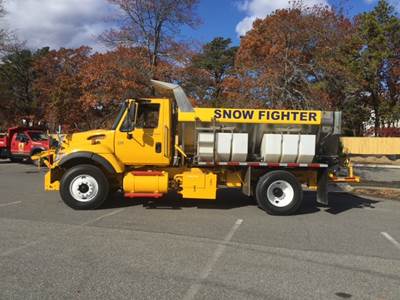 2005 International 7000 Series 7300 Plow / Spreader Truck - Snow Plow