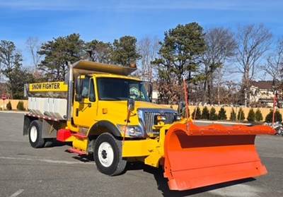 2005 International 7000 Series 7300 Plow / Spreader Truck - Snow Plow