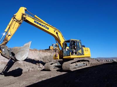 Komatsu PC210LC-11 Excavator