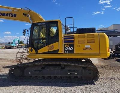 Komatsu PC210LC-11 Excavator