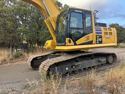 Komatsu PC210LC-11 Excavator