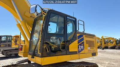 Komatsu PC220 LCI-12 Excavator