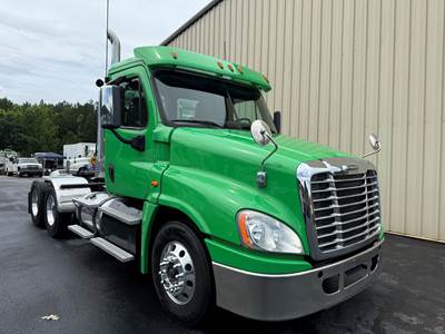 2018 Freightliner Cascadia 125 Day Cab Truck