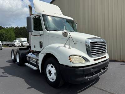 2007 Freightliner Columbia 120 Day Cab Truck