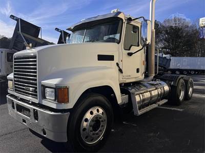 2013 Mack Pinnacle CHU613 Day Cab Truck
