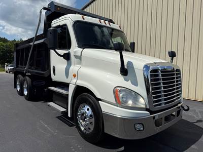 2019 Freightliner Cascadia 125 Dump Truck - DuraClass Dump Body