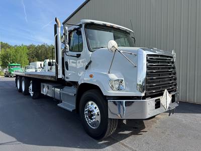 2014 Freightliner 108SD Flatbed Truck
