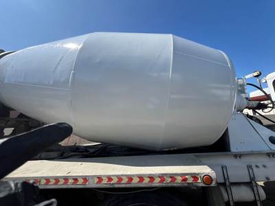 1998 Peterbilt Cummins motor 8.3 Mixer / Ready Mix / Concrete Truck 4 axes.