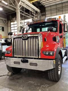 Western Star 49X Tri Axle Day Cab Truck - Cummins 565HP, 18 Speed Manual