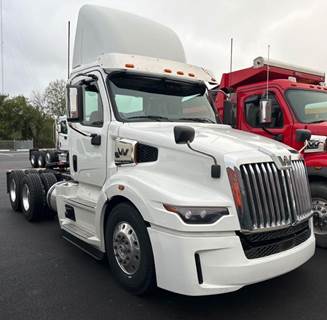 Western Star 57X Day Cab Truck - Detroit 505HP