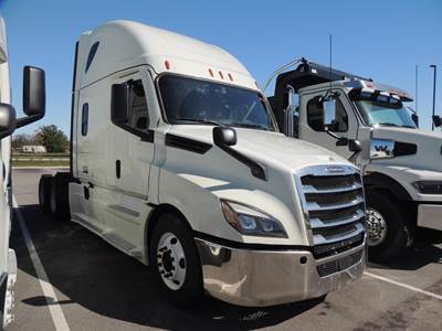 Freightliner Cascadia 126 Sleeper Semi Truck - 72" Raised Roof Sleeper, Cummins 450HP