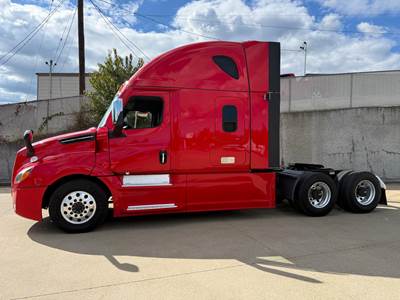 2023 Freightliner PT126064S T Sleeper Semi Truck